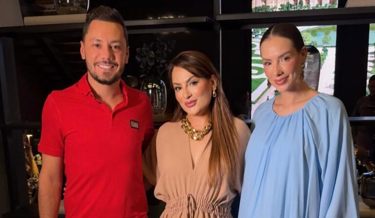 Com Thalis Passos (à esquerda), Tábita Gonçalves (ao centro) e Izabella Perillo (à direita), registrando um encontro com os proprietários que conduzem este projeto. Foto : Tábita Gonçalves