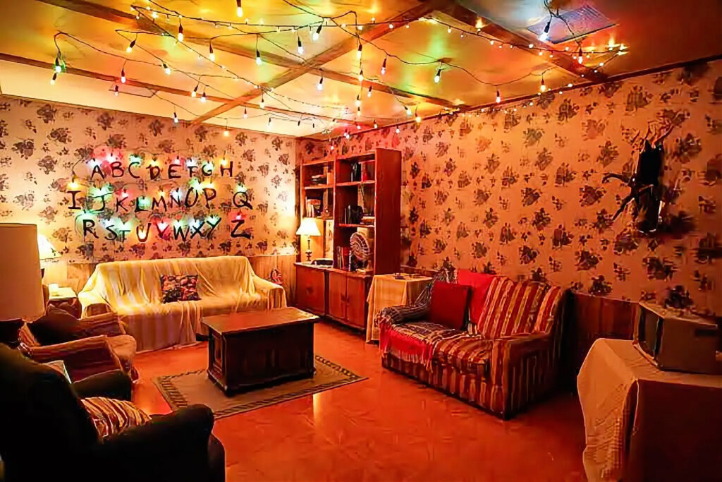 Já imaginou passar a noite na casa sobrenatural de Stranger Things? Descubra quanto isso custa.