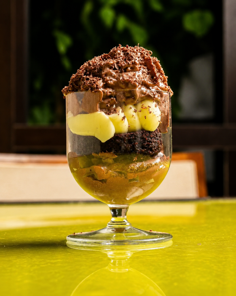 Creme de Avelã Raiz servido em taça no NIP Not in Napoli, sobremesa de chocolate em Goiânia.
